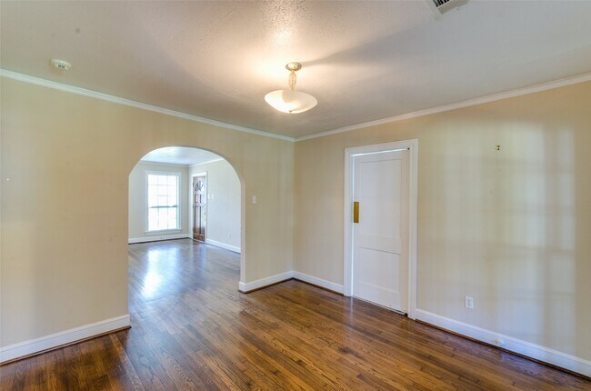 Building Photo - 236 W 31st St