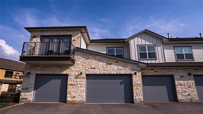 Building Photo - 2101 Town Centre Dr