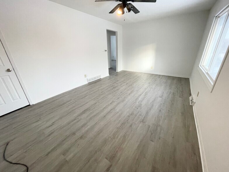 Building Photo - 2537 Lynner Dr