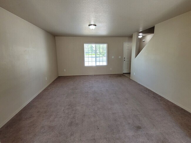 Building Photo - 511 Sandalwood Pl