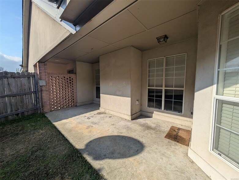 Building Photo - 2621 Beard Ct