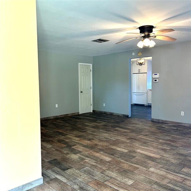 Building Photo - 2152 Greenbriar Blvd