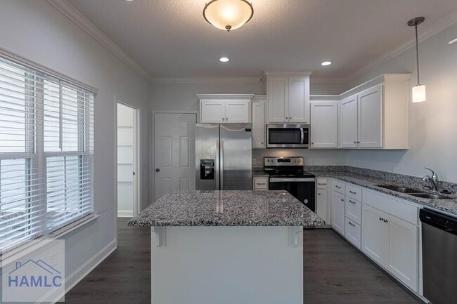 Building Photo - 260 Rutledge Dr