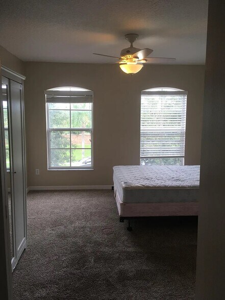 Building Photo - 10316 Fallsgrove St