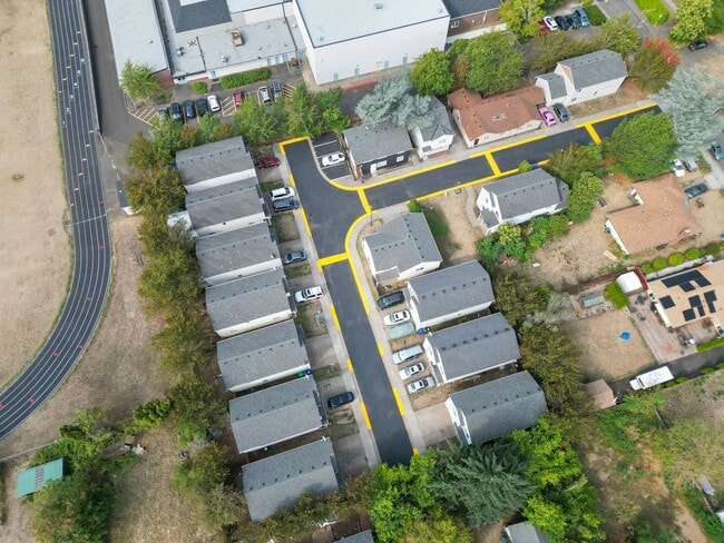 Building Photo - 4 bed, 2.5 bathroom House available