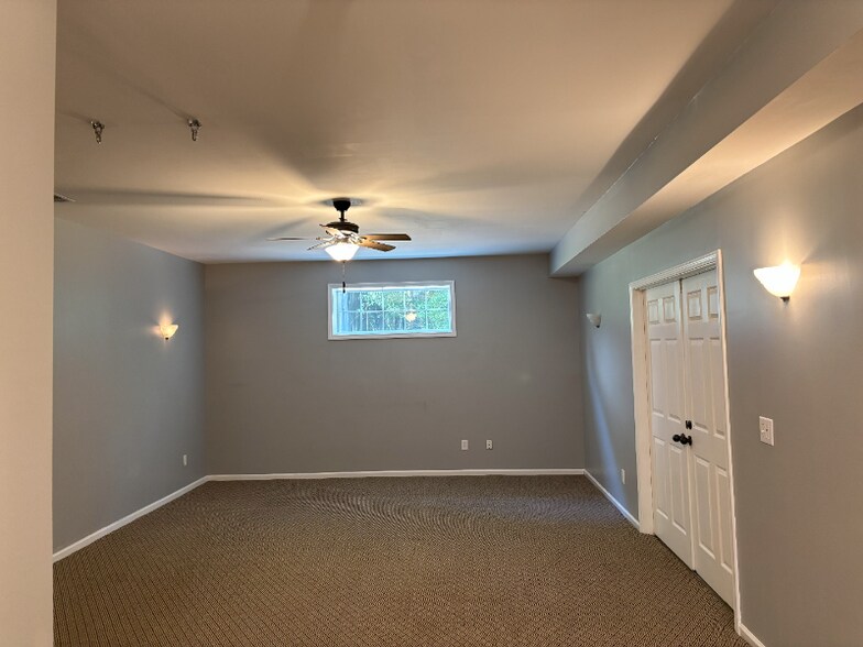 Building Photo - 2582 Oak Bluff Dr