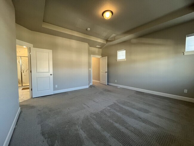 Building Photo - 3-Bedroom Home in Reed’s Crossing with Luxurious Primary Suite & Open Floor Plan, Fireplace, Wash...