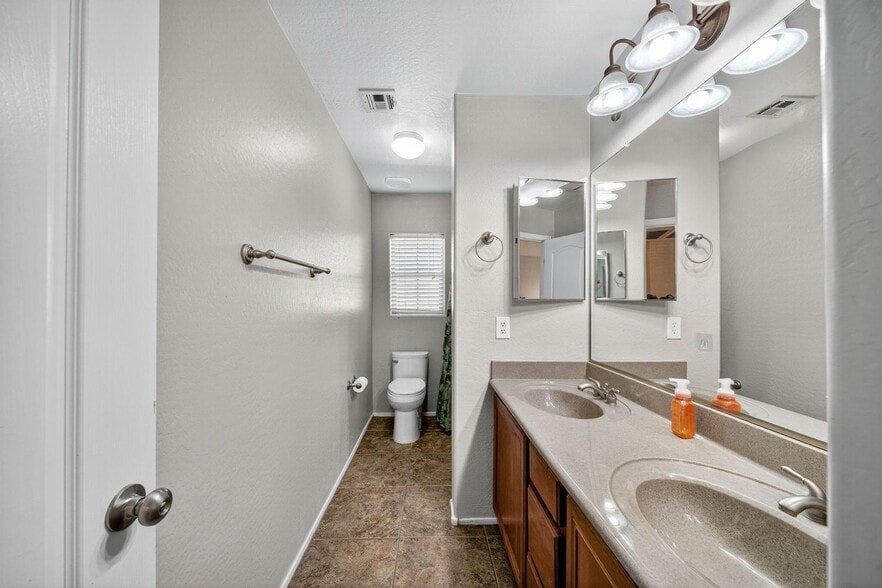 Building Photo - 2353 W Barwick Dr