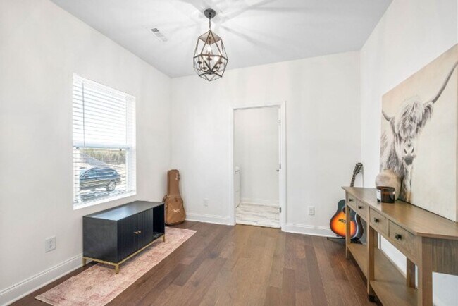 Building Photo - FOR LEASE- TOWNHOME IN THE PRESERVE AT BELLE POINTE!