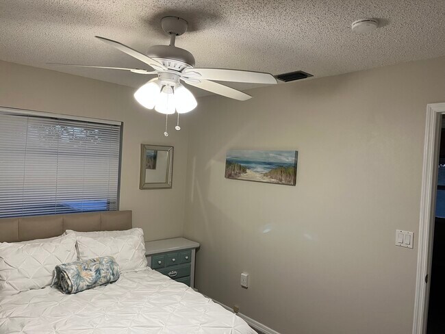 Building Photo - 3193 Desoto Dr