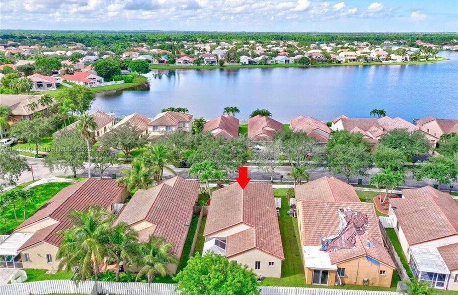 Building Photo - 1368 Presidio Dr