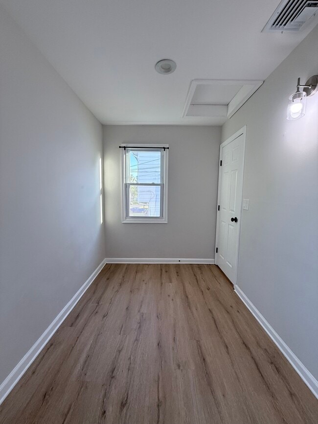 Building Photo - 40 Eisenhower Dr