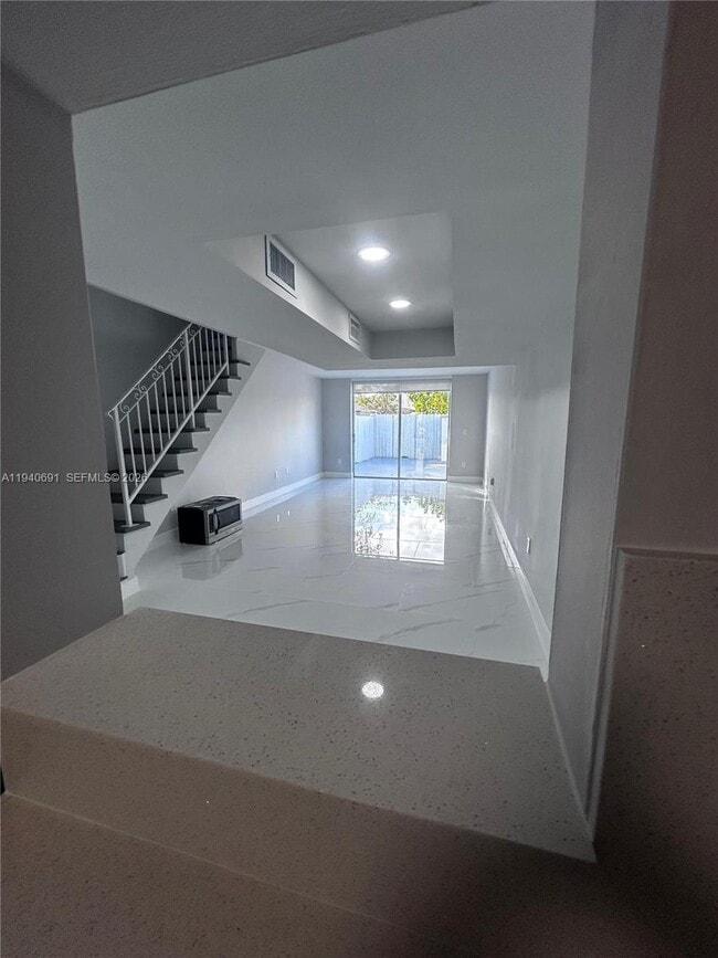 Building Photo - 3820 W 9th Way