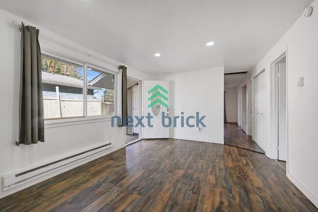 Building Photo - Charming 3-Bedroom Home in Auburn Near Green River College with Fenced Yard & Prime Location!