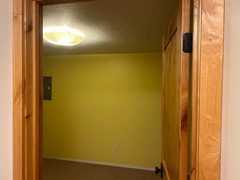 Building Photo - 2169 Monarch Dr