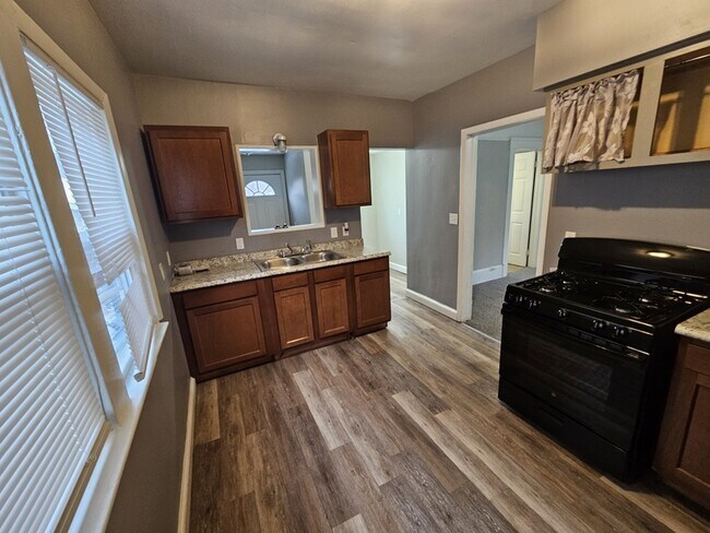 Building Photo - 17005 Grovewood Ave