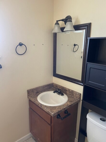 Building Photo - 1606 Pecan Cir