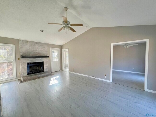 Building Photo - 704 Captiva Ct SE