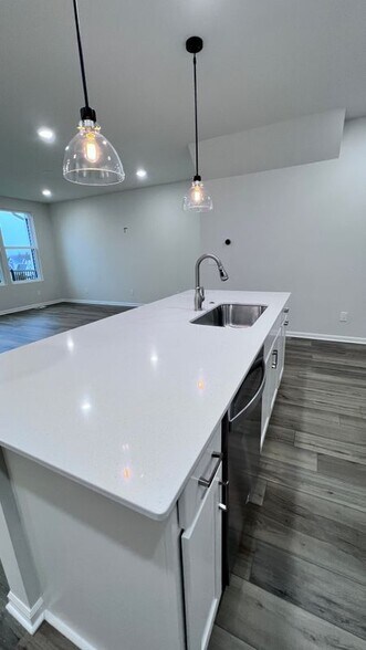 Building Photo - 1422 Superior Dr
