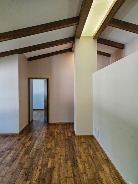 Building Photo - 321 10th Ave W