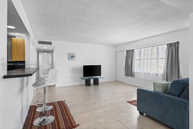 Building Photo - 401 Golden Isles Dr