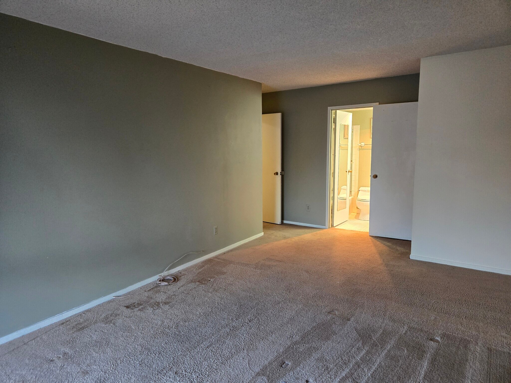 Building Photo - 2311 Pimmit Dr