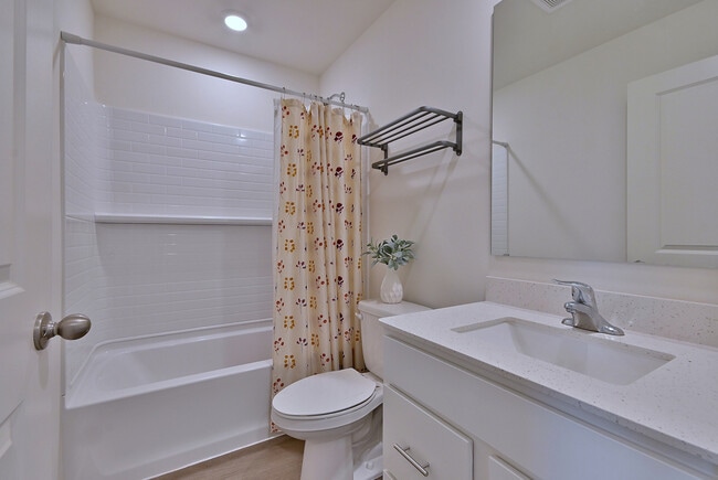 Building Photo - 332 Summit Cir