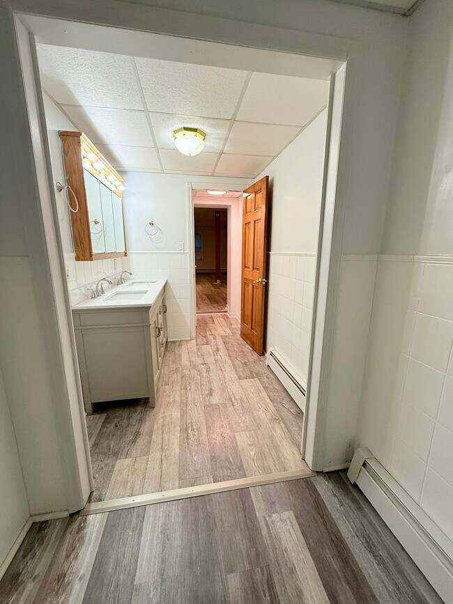 Building Photo - 145 Spring Valley Rd