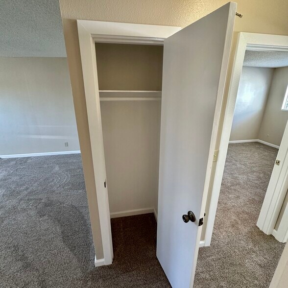 Building Photo - 1301 Hemlock Ave