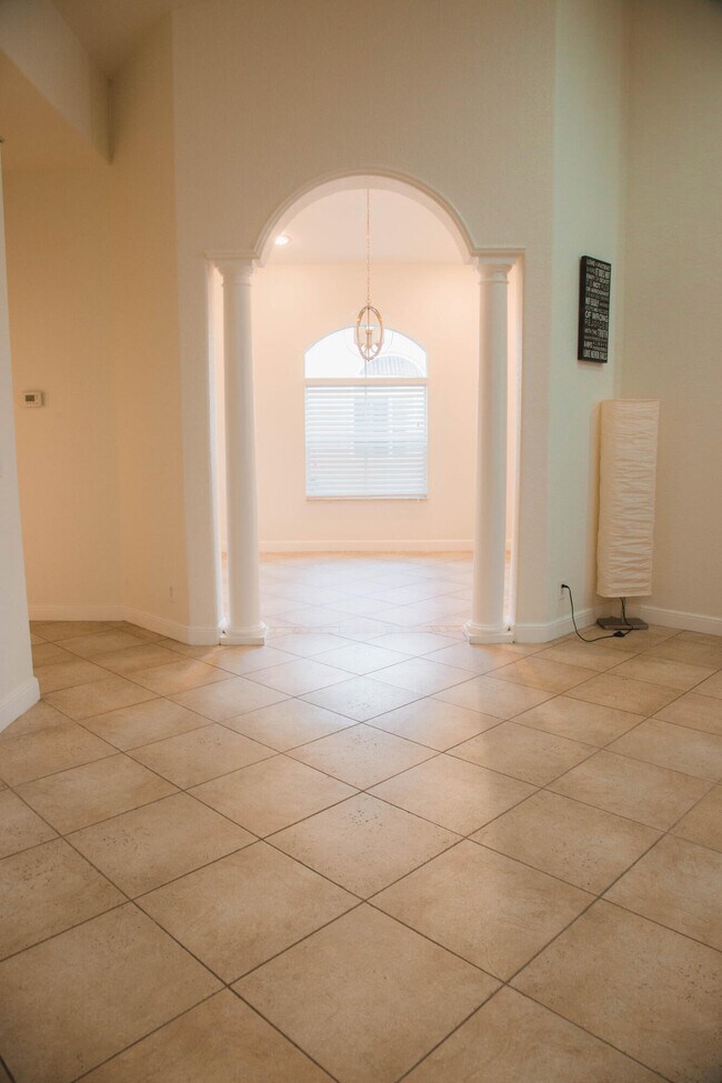 Building Photo - 6140 Santa Margarito Dr