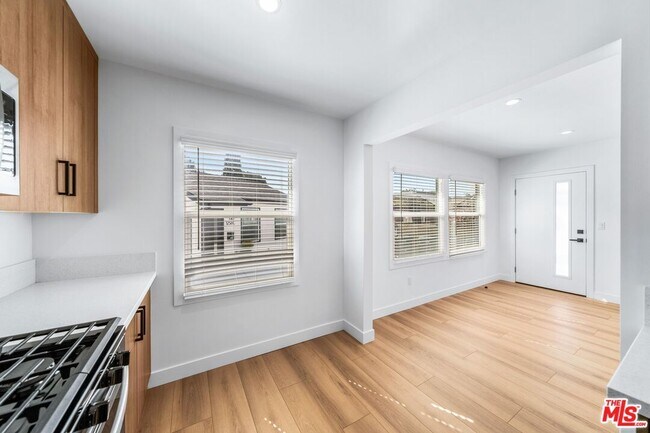 Building Photo - 1258 Mariposa St