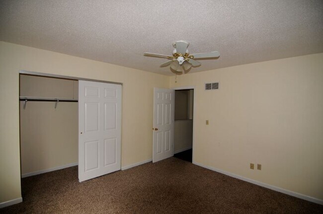 Bedroom - 4 Devon Ct