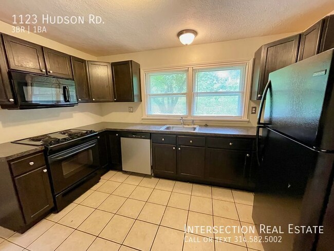 Building Photo - Spacious 3bd/1bth Home with Privacy!