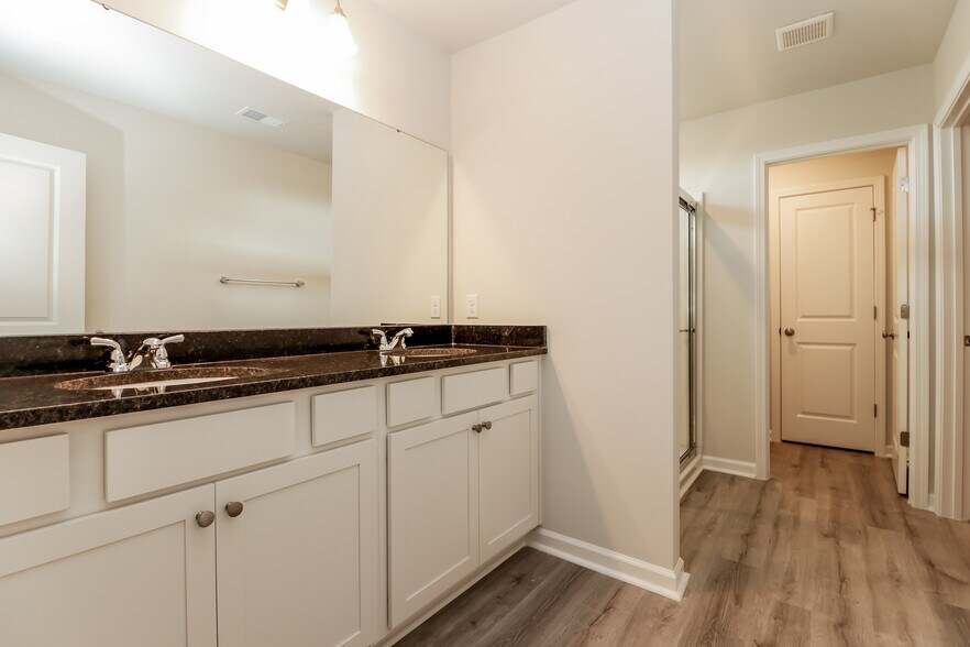 Building Photo - 427 Tondee Wy