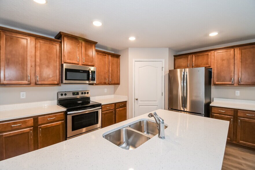 Building Photo - 2035 Pebble Point Dr