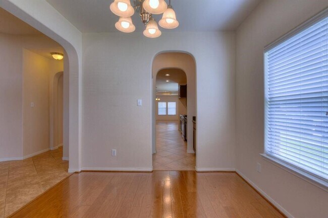 Building Photo - 4711 Bellows View Dr