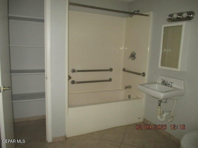 Building Photo - 592 Bartlett Dr