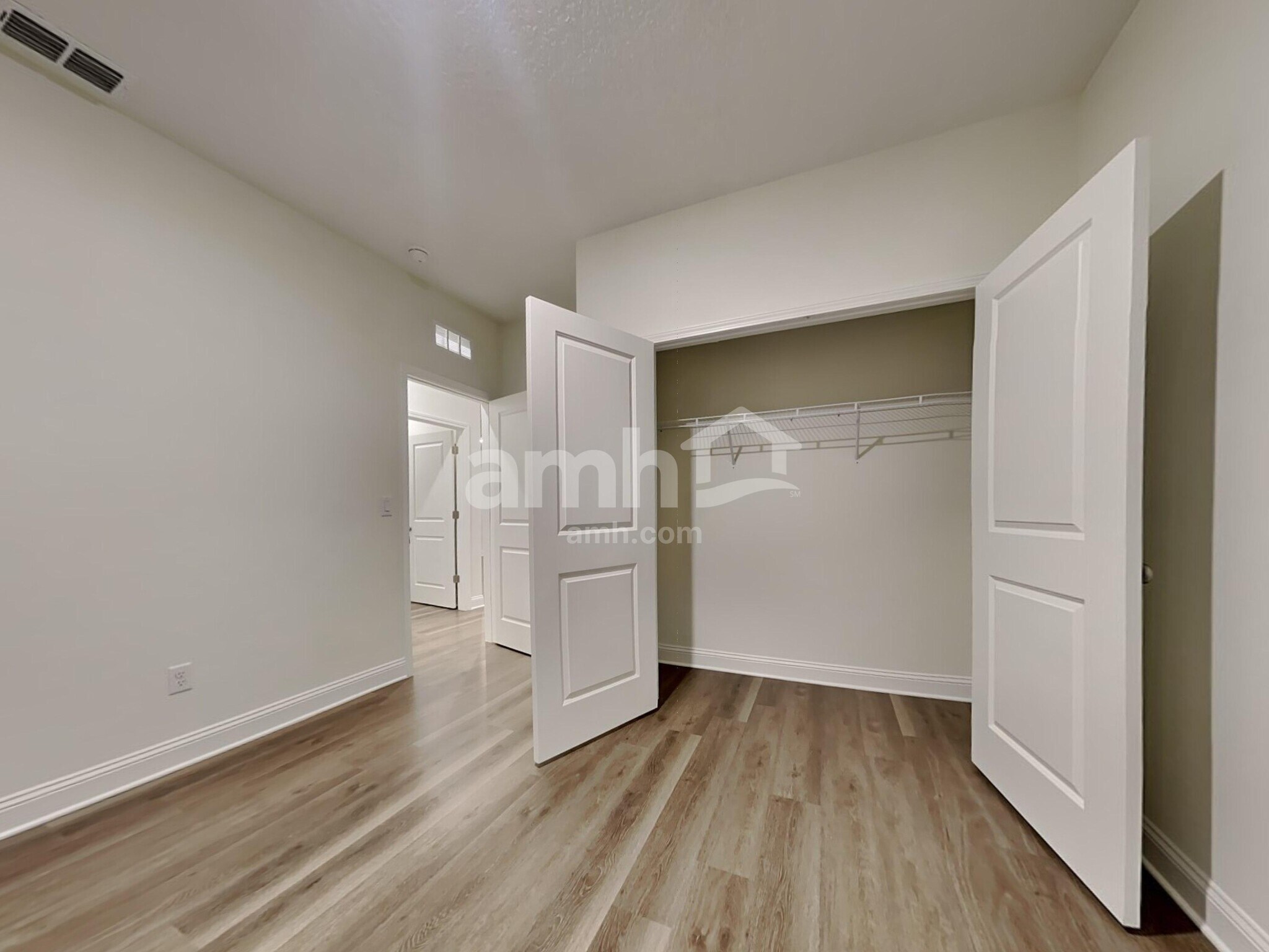 Building Photo - 11638 Hillside Dr