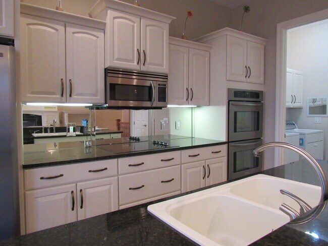 Building Photo - 3164 Meridith Way