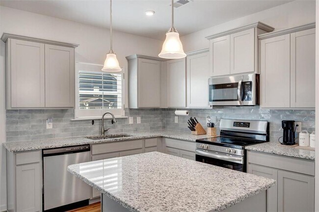 Building Photo - 317 Lucyanna Ln