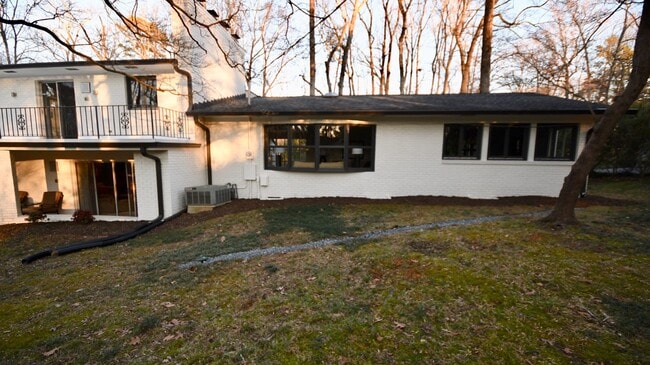 Building Photo - 5755 Doncaster Dr