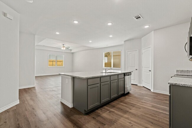 Building Photo - 16617 Olivewood Ln