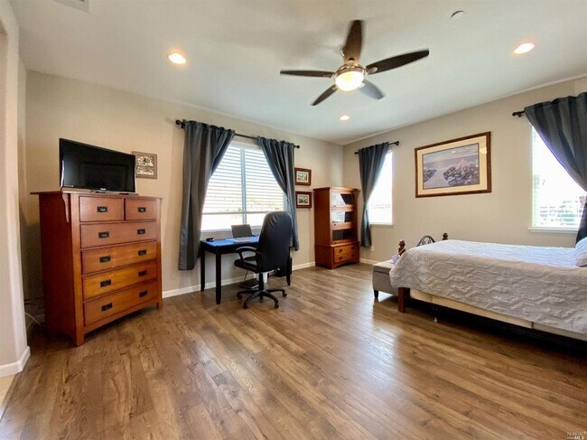 Building Photo - Living in Luxury in a Peaceful Setting