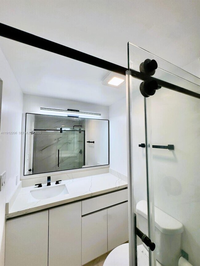 Building Photo - 1000 West Ave