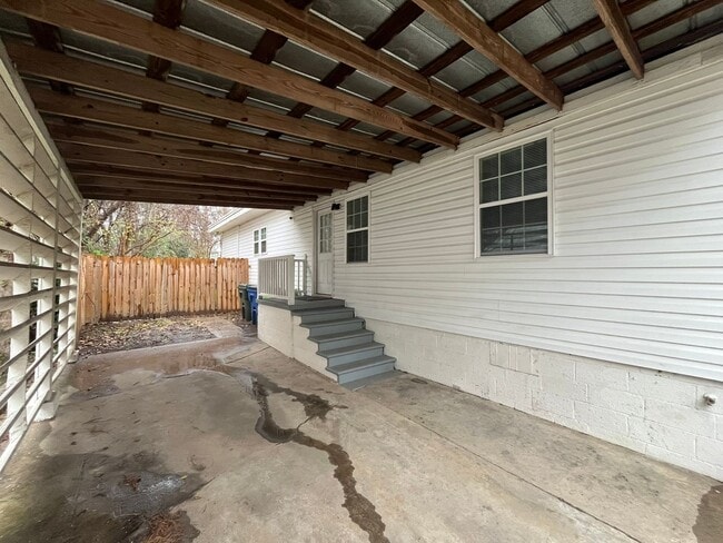Building Photo - Newly Remodeled 3BD, 2BA Raleigh Home with Fenced Yard in Prime Location Near Downtown Raleigh, N...