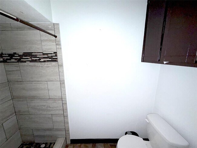 Building Photo - 7130 Kings Dr