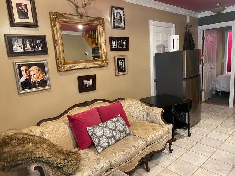 Building Photo - 176 Schools Dr