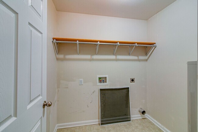 Building Photo - 988 Chardea Ct