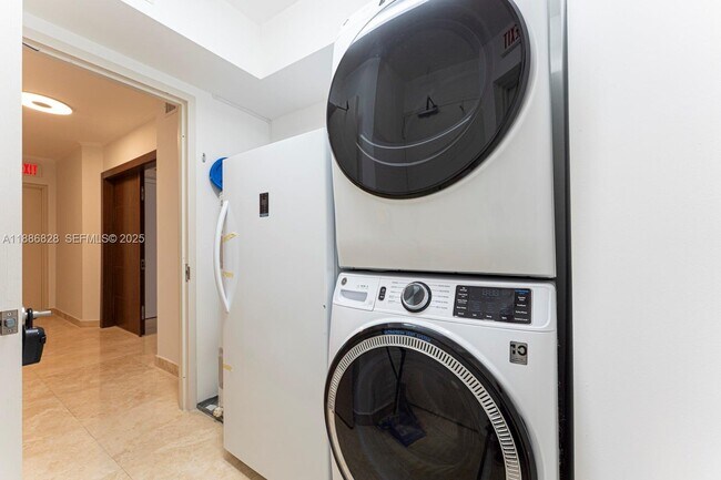 Building Photo - 19333 Collins Ave