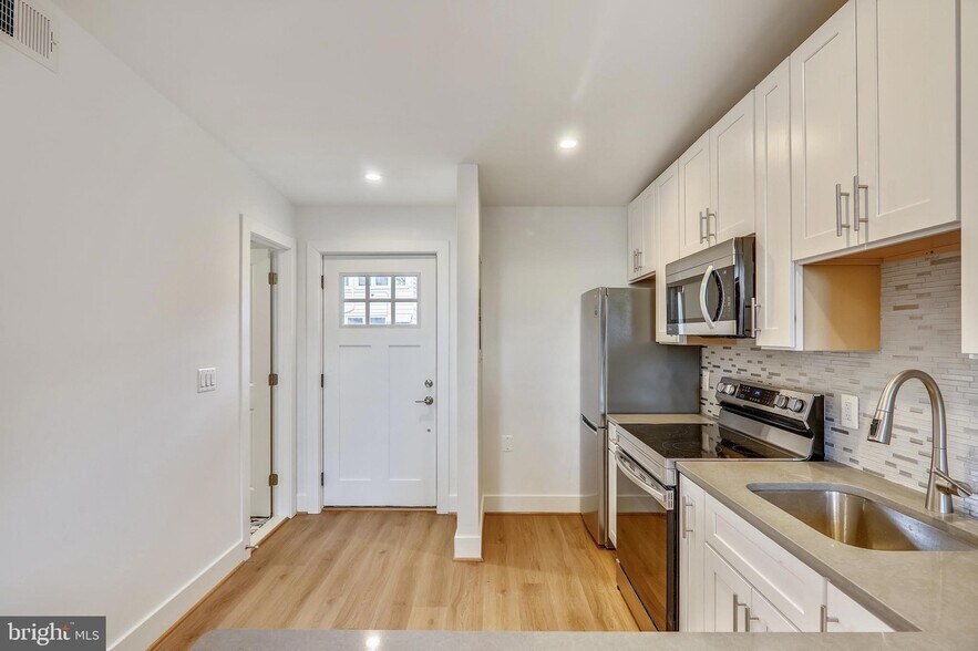 Building Photo - 314 Varnum St NW